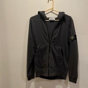 men’s MEDIUM SIZE zip up hoodie stone island.